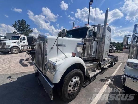 Kenworth W900B 曳引機組件