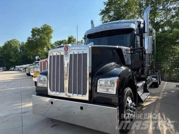 Kenworth W990 曳引機組件