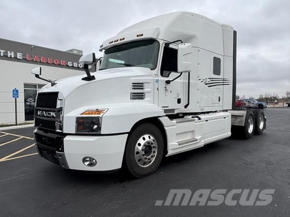 Mack ANTHEM 64T 曳引機組件