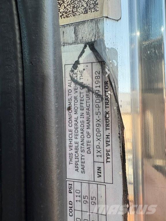 Peterbilt 389 曳引機組件