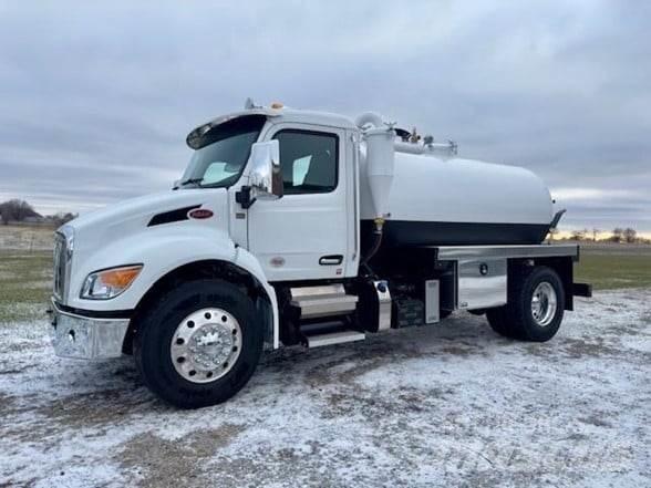 Peterbilt 536 運油車