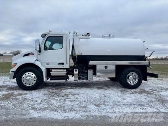 Peterbilt 536 運油車