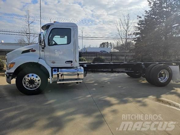 Peterbilt 536 商用底盤車