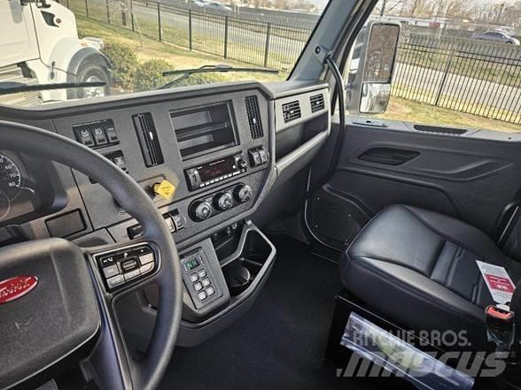 Peterbilt 536 商用底盤車