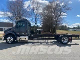 Peterbilt 536 商用底盤車