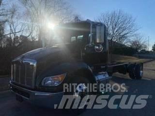 Peterbilt 536 商用底盤車