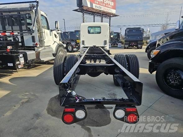 Peterbilt 536 商用底盤車
