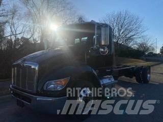 Peterbilt 536 商用底盤車