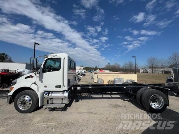 Peterbilt 536 商用底盤車