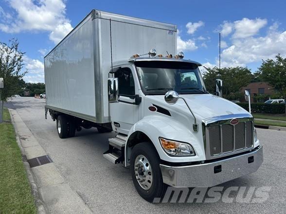 Peterbilt 536 貨箱式卡車