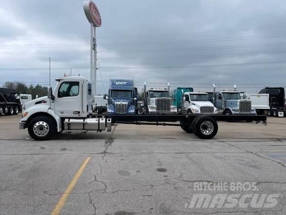 Peterbilt 536 商用底盤車