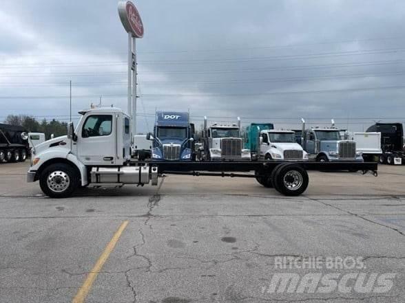 Peterbilt 536 商用底盤車