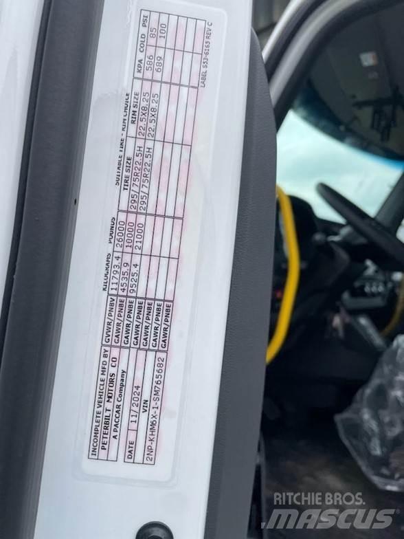 Peterbilt 536 商用底盤車