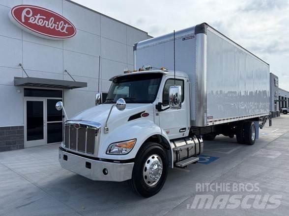 Peterbilt 536 貨箱式卡車