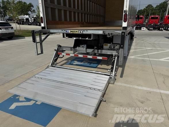 Peterbilt 536 貨箱式卡車