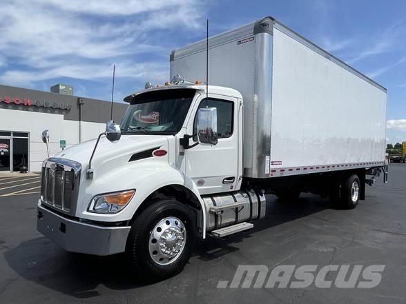 Peterbilt 536 貨箱式卡車