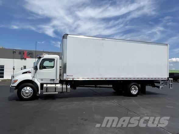 Peterbilt 536 貨箱式卡車