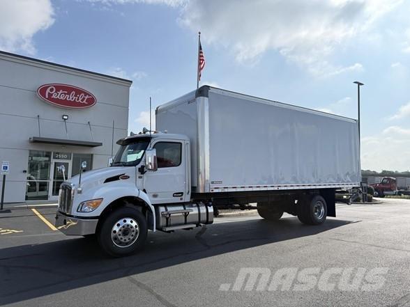 Peterbilt 536 貨箱式卡車