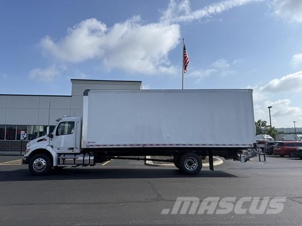 Peterbilt 536 貨箱式卡車