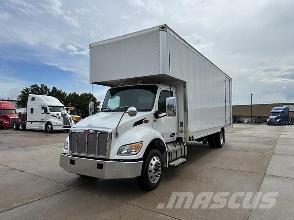 Peterbilt 536 貨箱式卡車