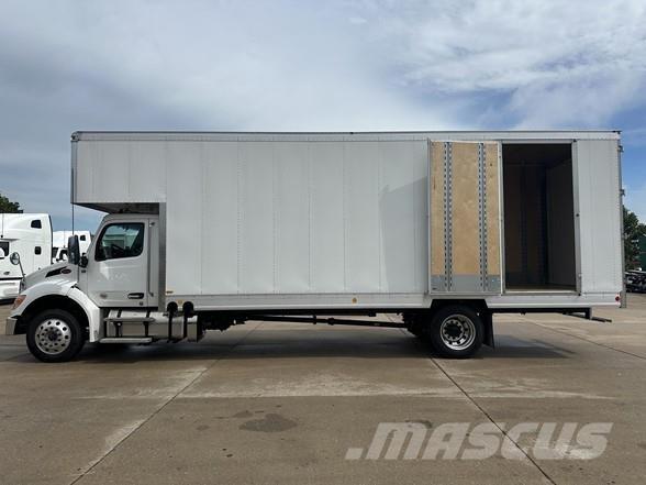 Peterbilt 536 貨箱式卡車