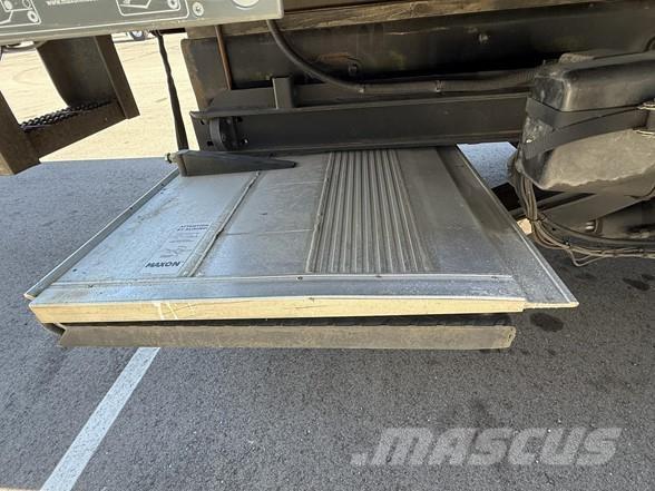 Peterbilt 537 貨箱式卡車