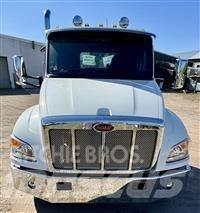 Peterbilt 537 商用底盤車