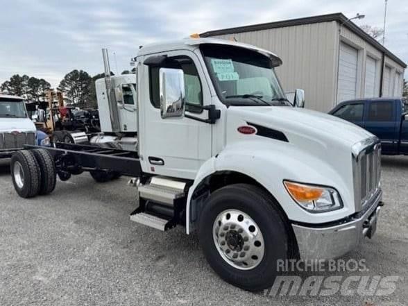 Peterbilt 537 商用底盤車