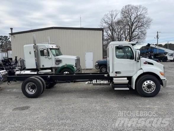 Peterbilt 537 商用底盤車