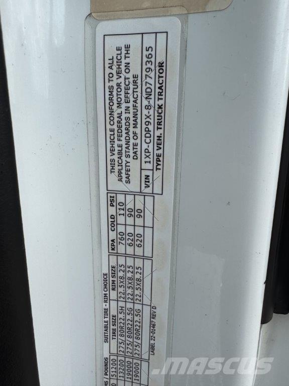 Peterbilt 567 曳引機組件