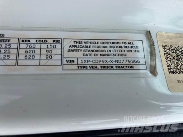 Peterbilt 567 曳引機組件