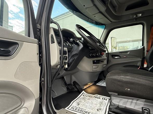 Peterbilt 567 曳引機組件