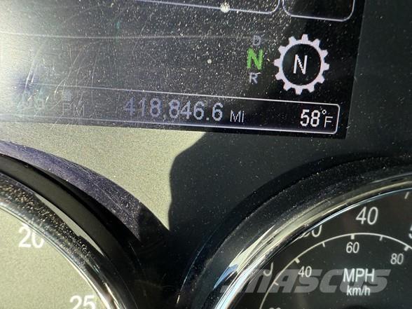 Peterbilt 567 曳引機組件