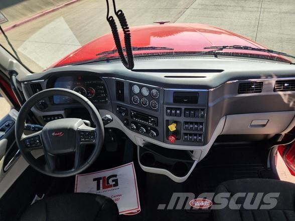 Peterbilt 567 曳引機組件