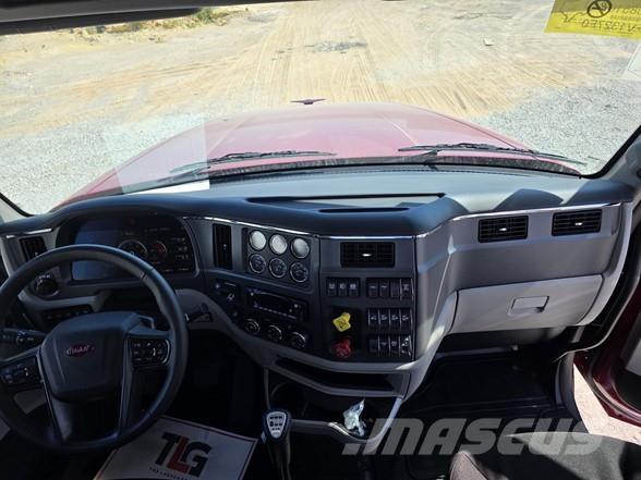 Peterbilt 567 曳引機組件