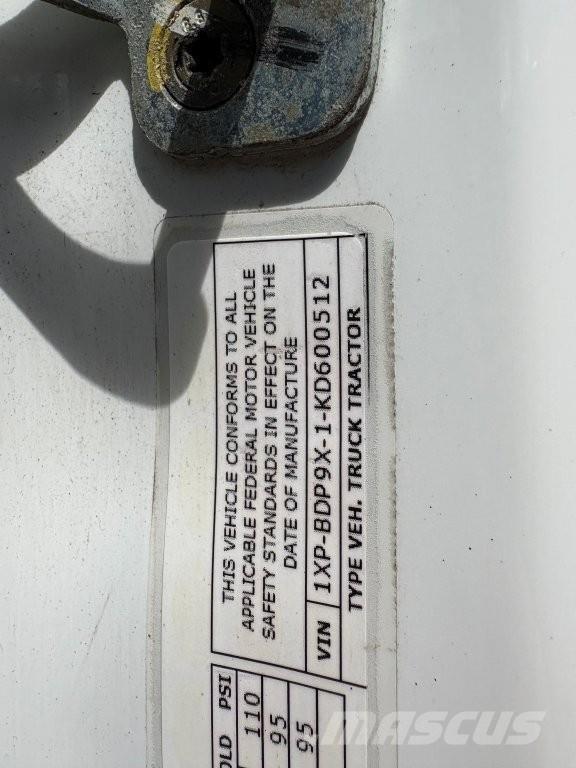 Peterbilt 579 曳引機組件