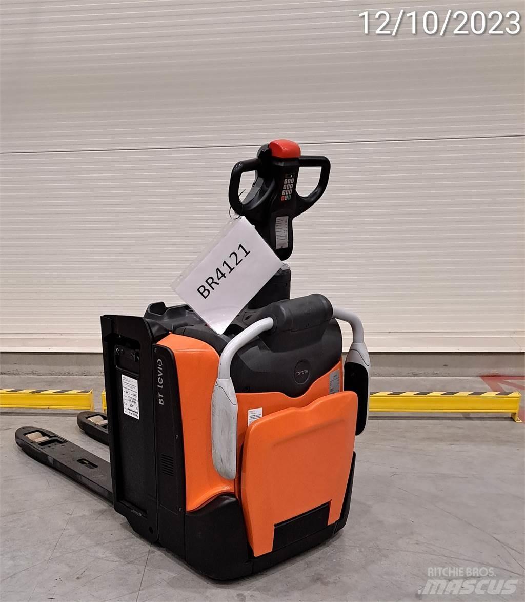 BT LPE200/10 手拉式油壓拖板車