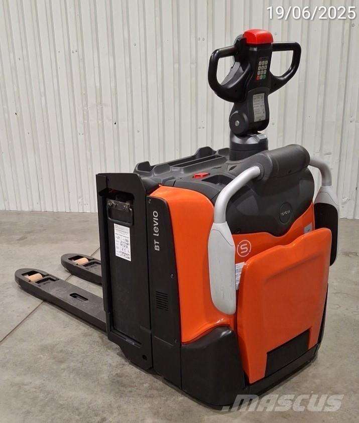 BT LPE200/10 手拉式油壓拖板車