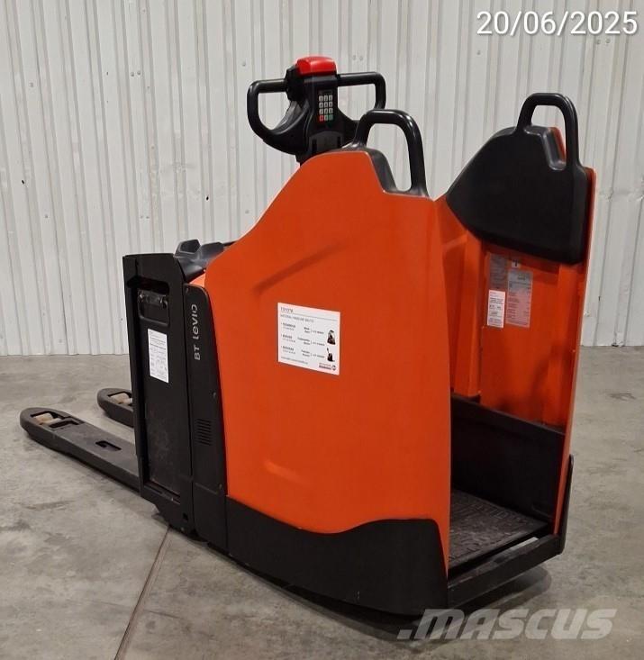 BT LPE200/8 手拉式油壓拖板車
