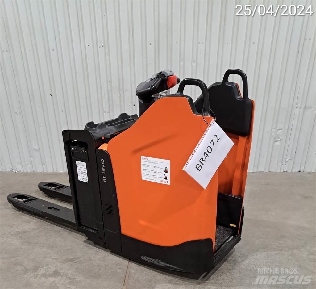 BT LPE200/8 手拉式油壓拖板車