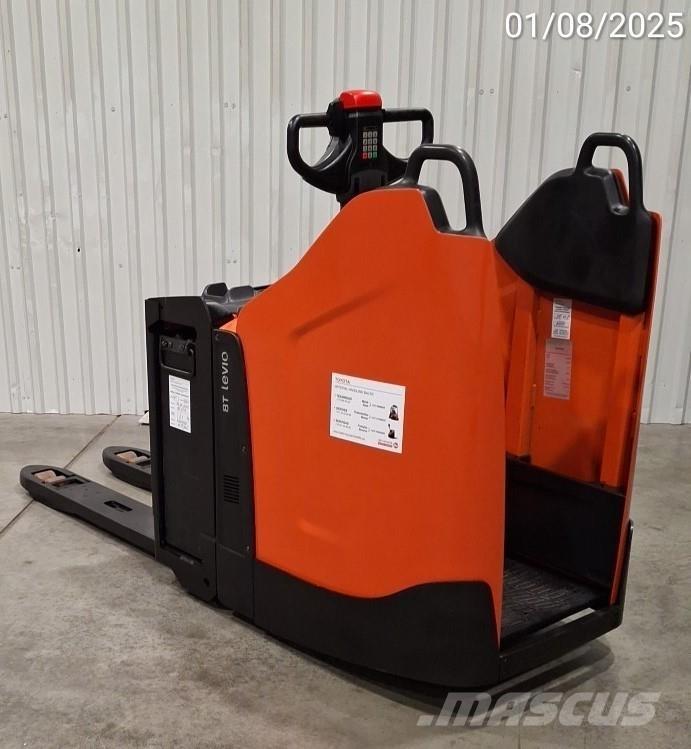 BT LPE200/8 手拉式油壓拖板車