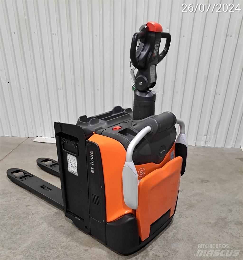 BT LPE200/8 手拉式油壓拖板車