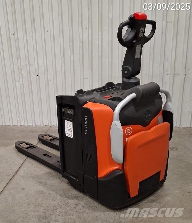 BT LPE200/8 手拉式油壓拖板車