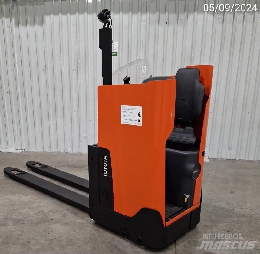 BT LSI200 手拉式油壓拖板車