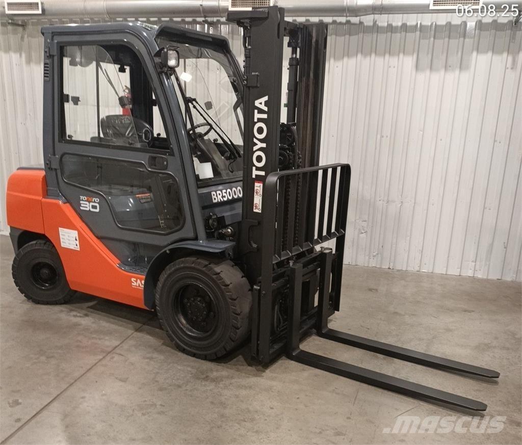 Toyota 02-8FDF30 柴油卡車