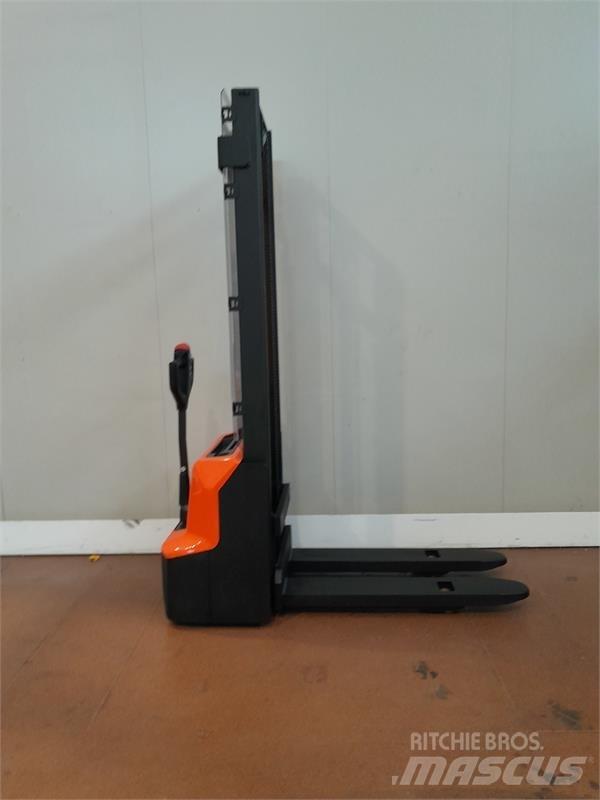 BT SHE100 手動堆積機