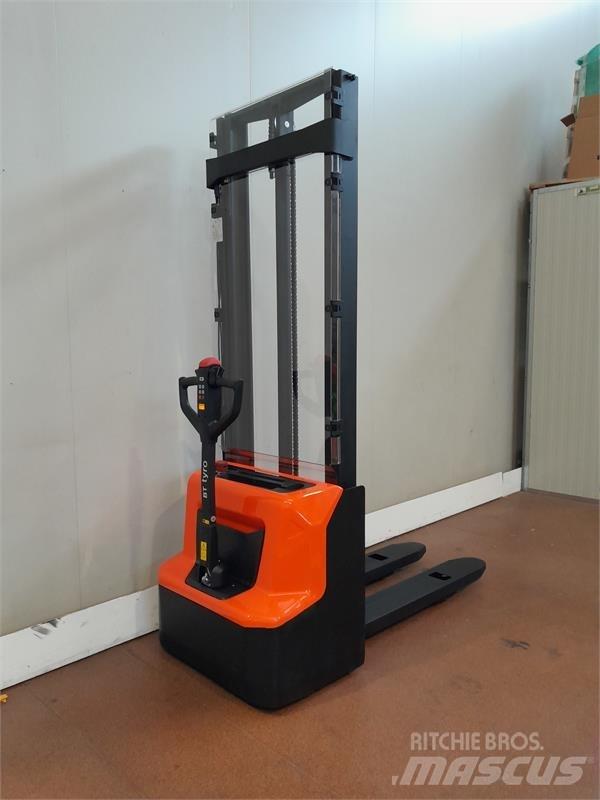 BT SHE100 手動堆積機