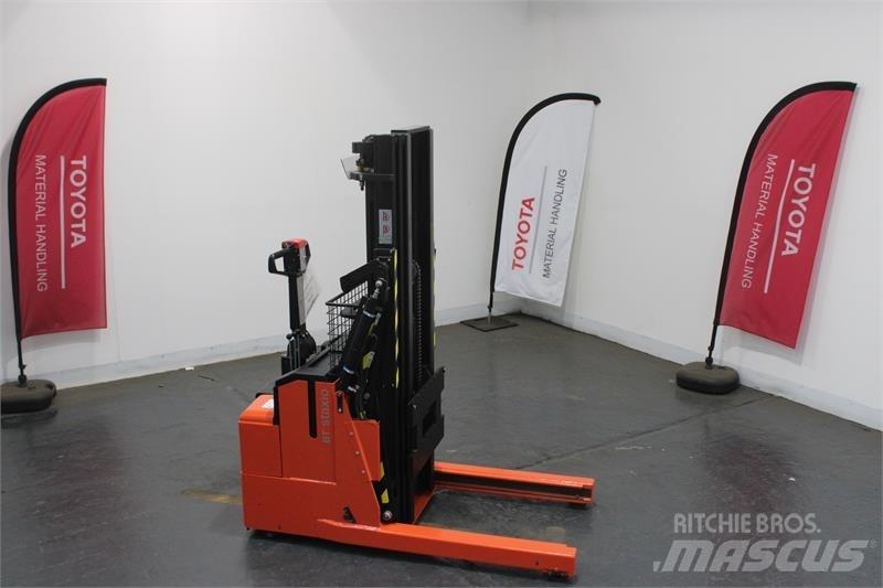 BT RWE120 手動堆積機