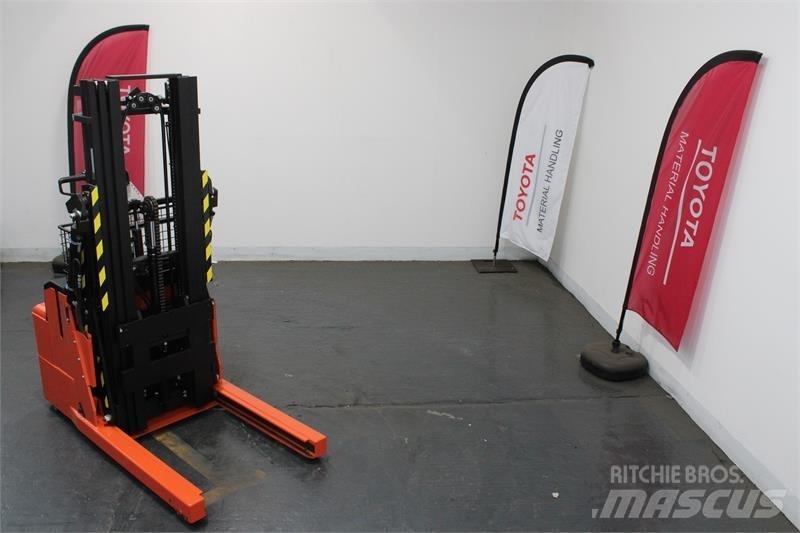 BT RWE120 手動堆積機