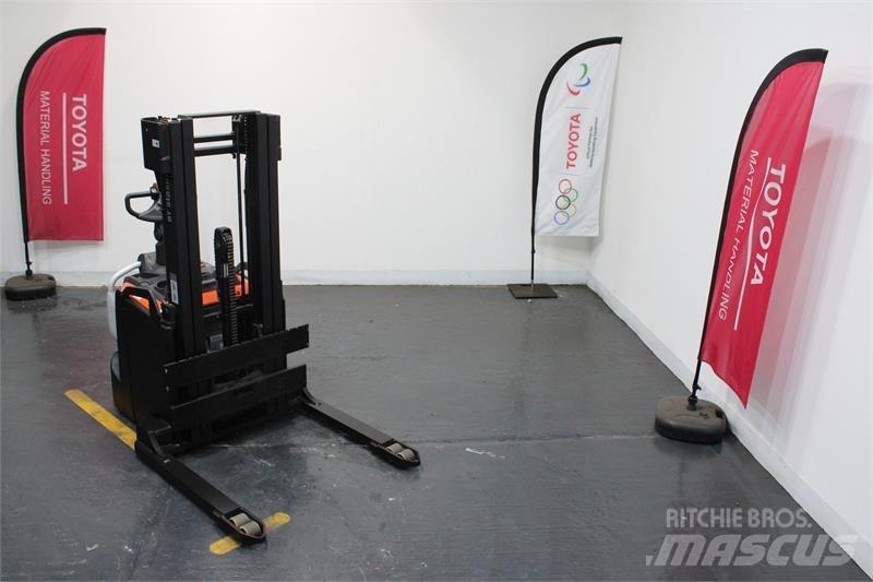 BT SPE140S 行走控制式堆積機